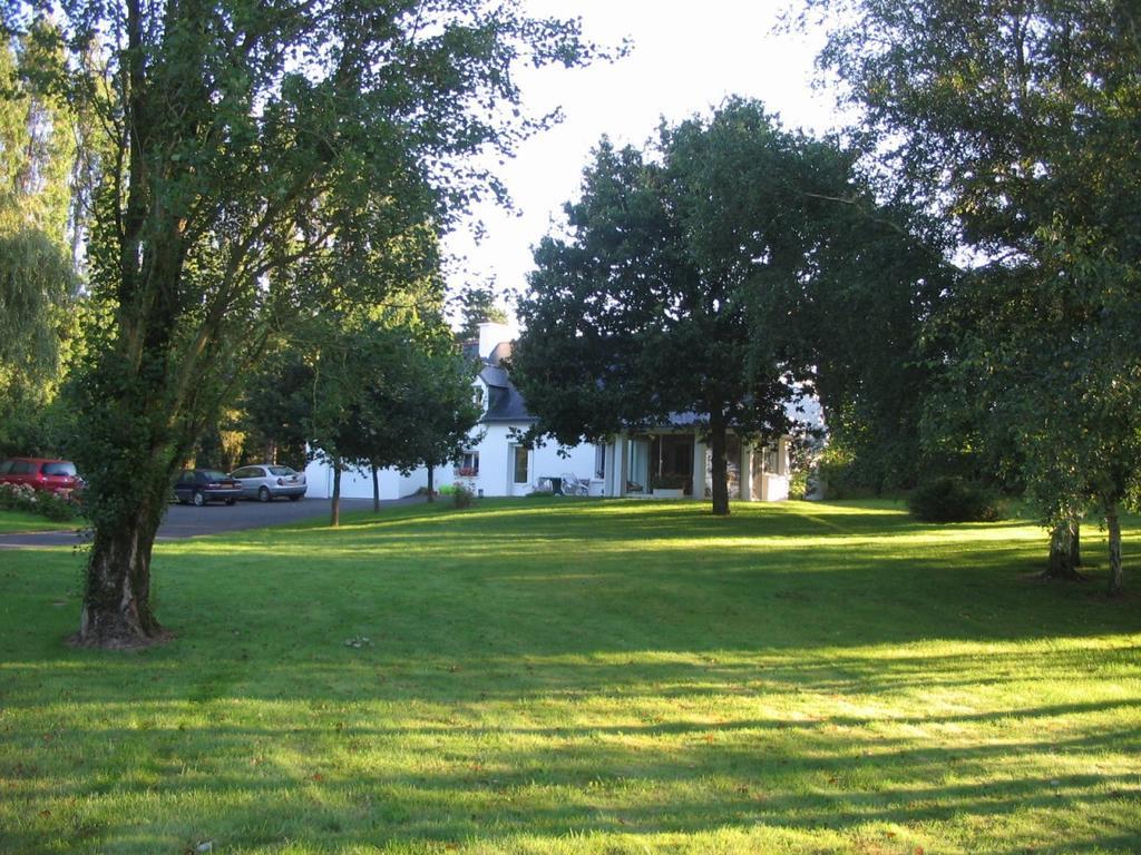 Chambre D'Hotes Entre Mer Et Monts Plomodiern Exterior foto